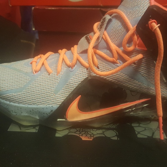 Nike shoes main image 4